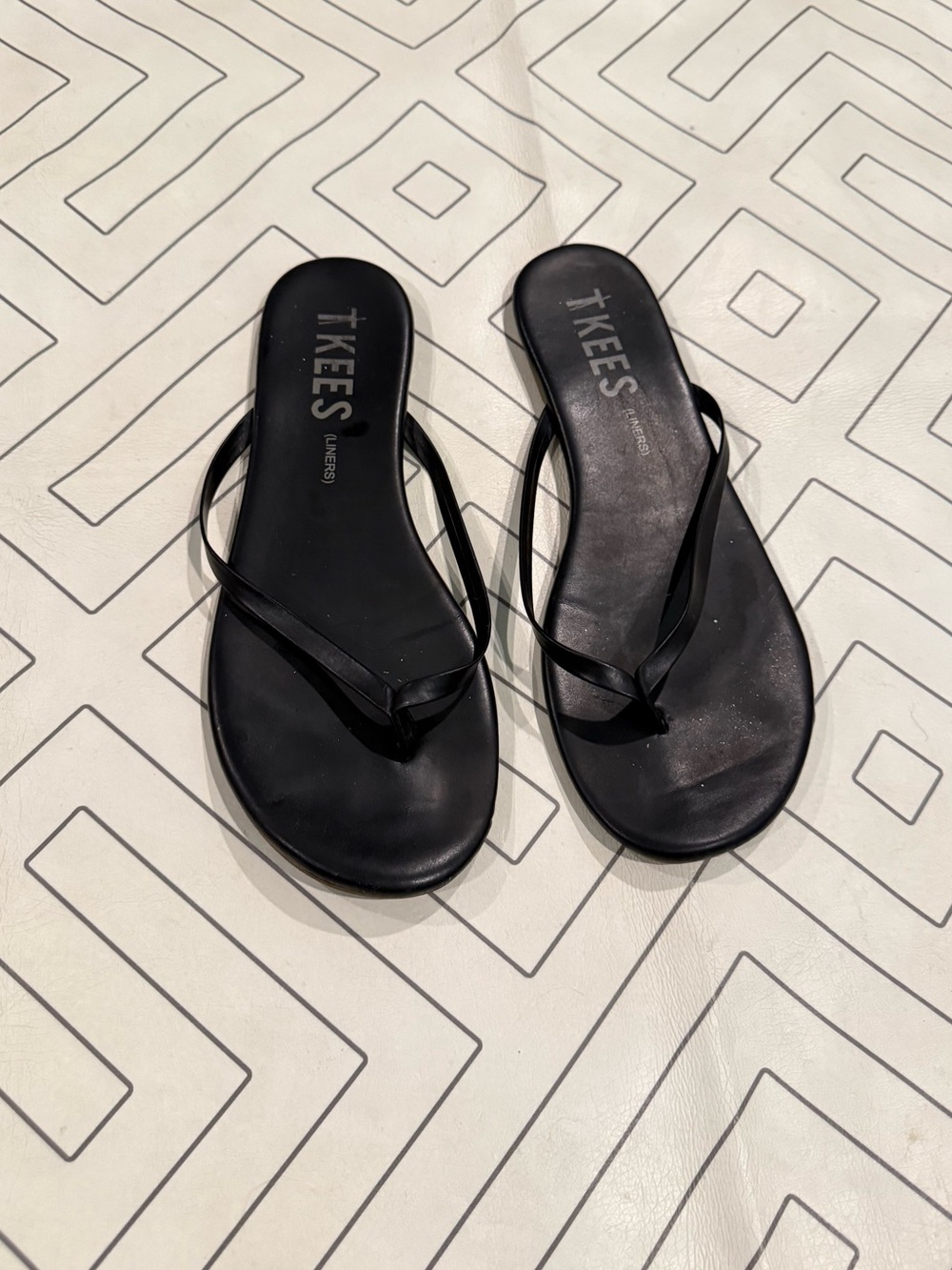 TKEES Liners Black Sandals - Picture 1 of 12